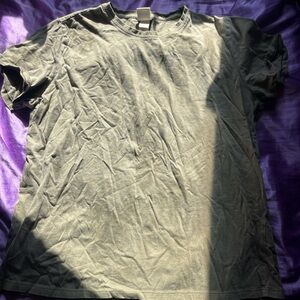 Green H&M men’s t-shirt